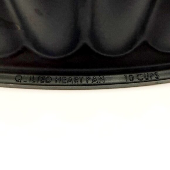 Nordic Ware Black Quilted Heart Baking Pan Aluminum 10 Cups - Picture 4 of 6